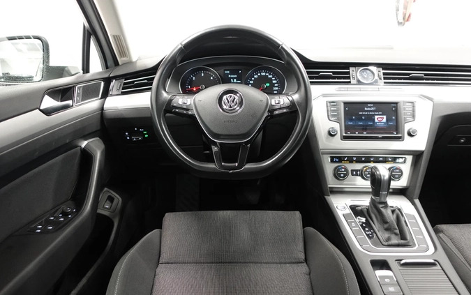 Volkswagen Passat cena 55900 przebieg: 158759, rok produkcji 2015 z Golina małe 781